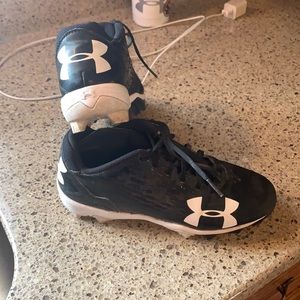 3Y under armour baseball cleats